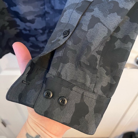 Lululemon Down to the Wire Men’s Camo Longsleeve Button-Up - Picture 7 of 9
